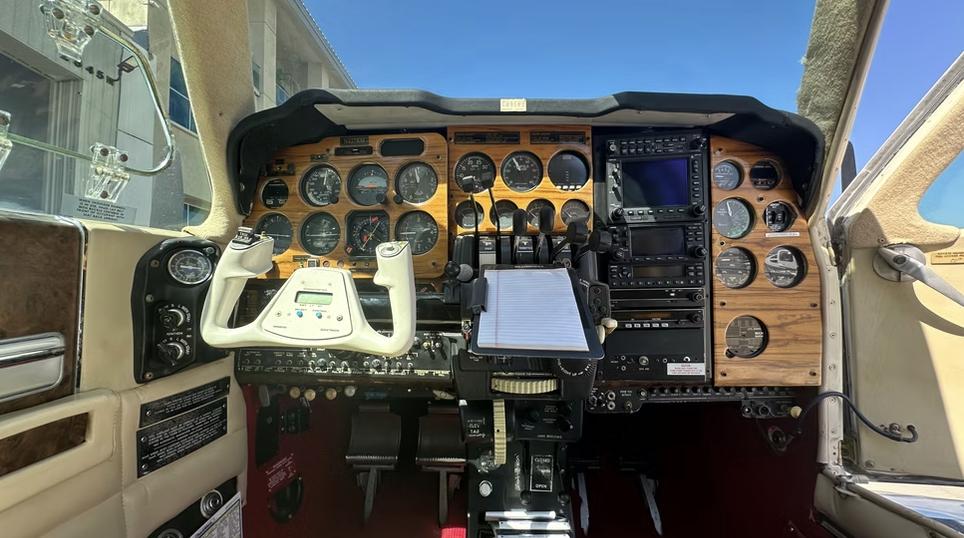 1975 BEECHCRAFT B55 BARON Photo 3